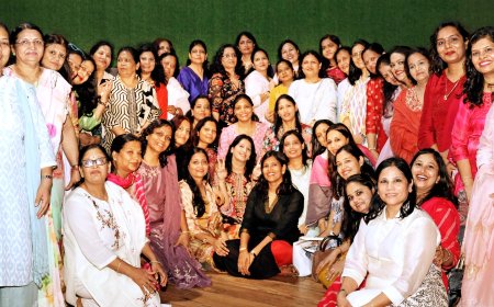 'अपनी आवाज को दो उड़ान' में शायरी व जोक्स की मची धूम, महिलाओं ने दिखाई अपनी प्रतिभा