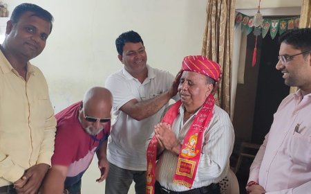  सिन्धु समाज के वरिष्ठ जनों द्वारा पत्रकार बन्धुओं का अभिनंदन.........