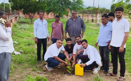 राजकीय वेटनरी यूजी में 51 पौधे लगा कर मनाया वन महोत्सव