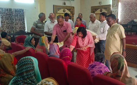 धरणीधर महादेव मन्दिर परिसर में आयोजित त्रेमासिक वित्तीय सेवा समारोह