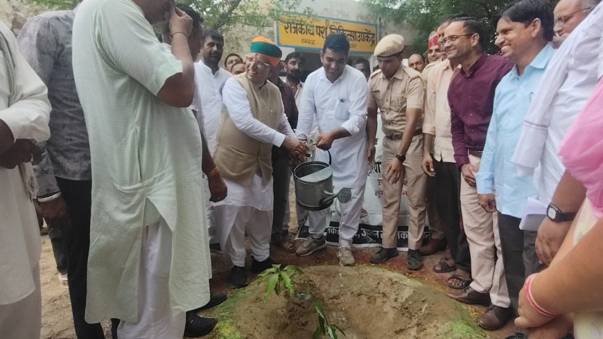 केंद्रीय मंत्री अर्जुन राम मेघवाल और खाद्य मंत्री गोदारा ने रामबाग में आयोजित शिविर का किया निरीक्षण