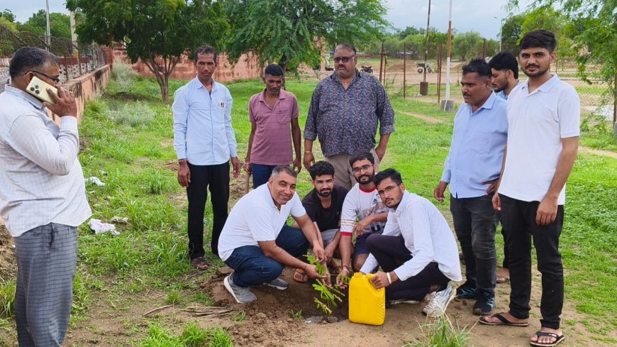 राजकीय वेटनरी यूजी में 51 पौधे लगा कर मनाया वन महोत्सव