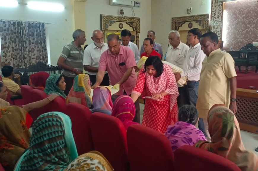 धरणीधर महादेव मन्दिर परिसर में आयोजित त्रेमासिक वित्तीय सेवा समारोह