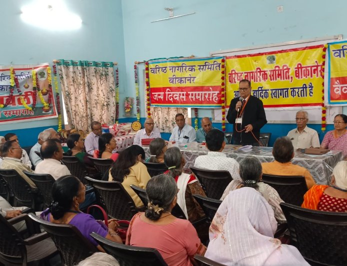 वरिष्ठ नागरिकों ने विभिन्न गतिविधियाँ आयोजित कर मनाया दीपावली मिलन समारोह